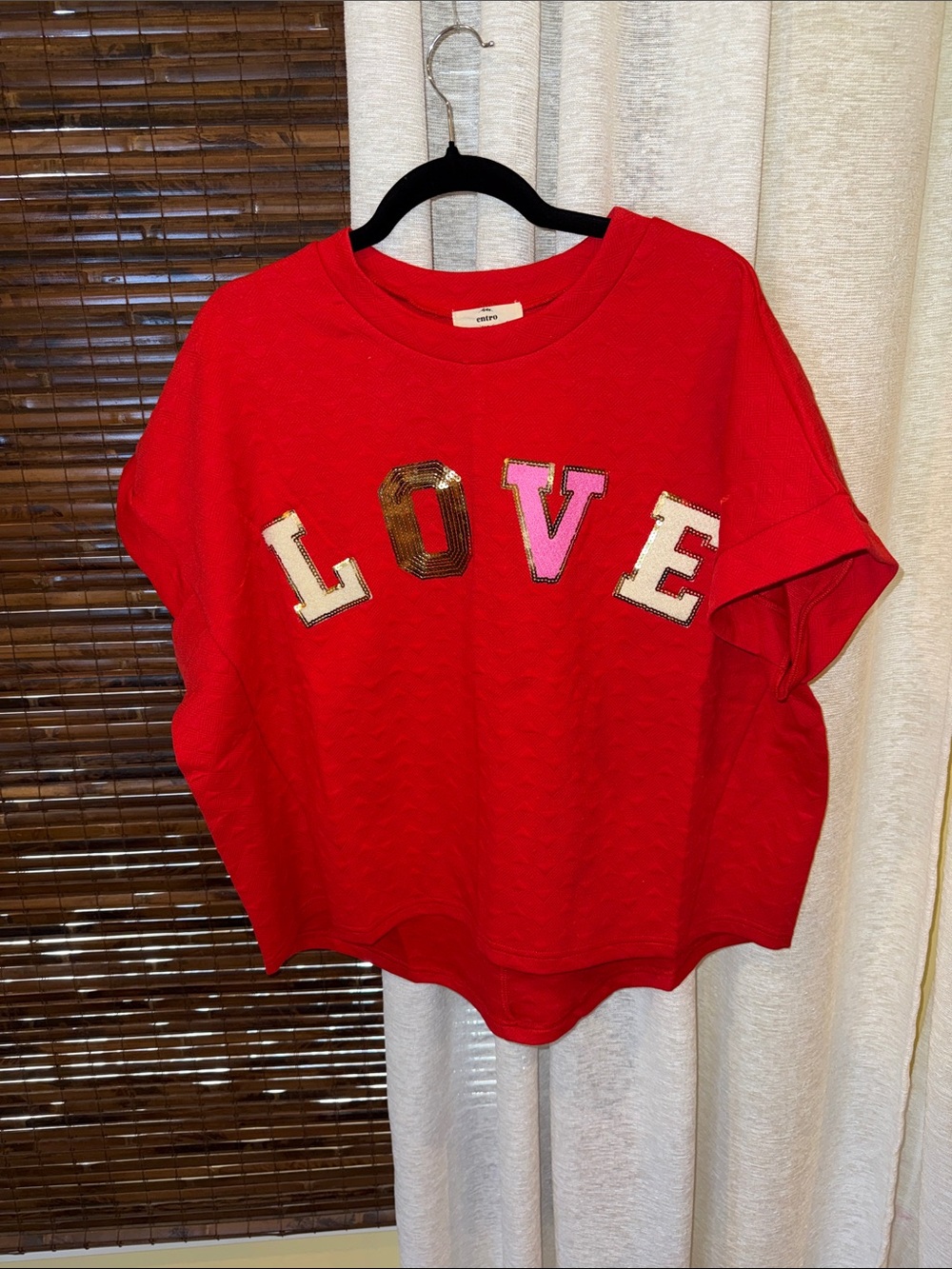 entro Red Short-Sleeve Tee with 'LOVE' Appliqué